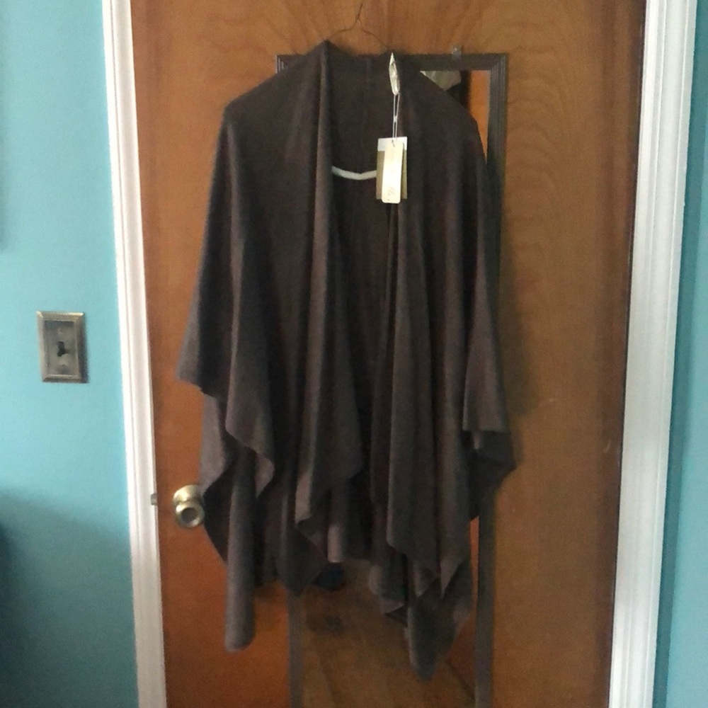 Simply Noelle wrap. One size. Flowy and soft